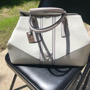 Guess purse 👜